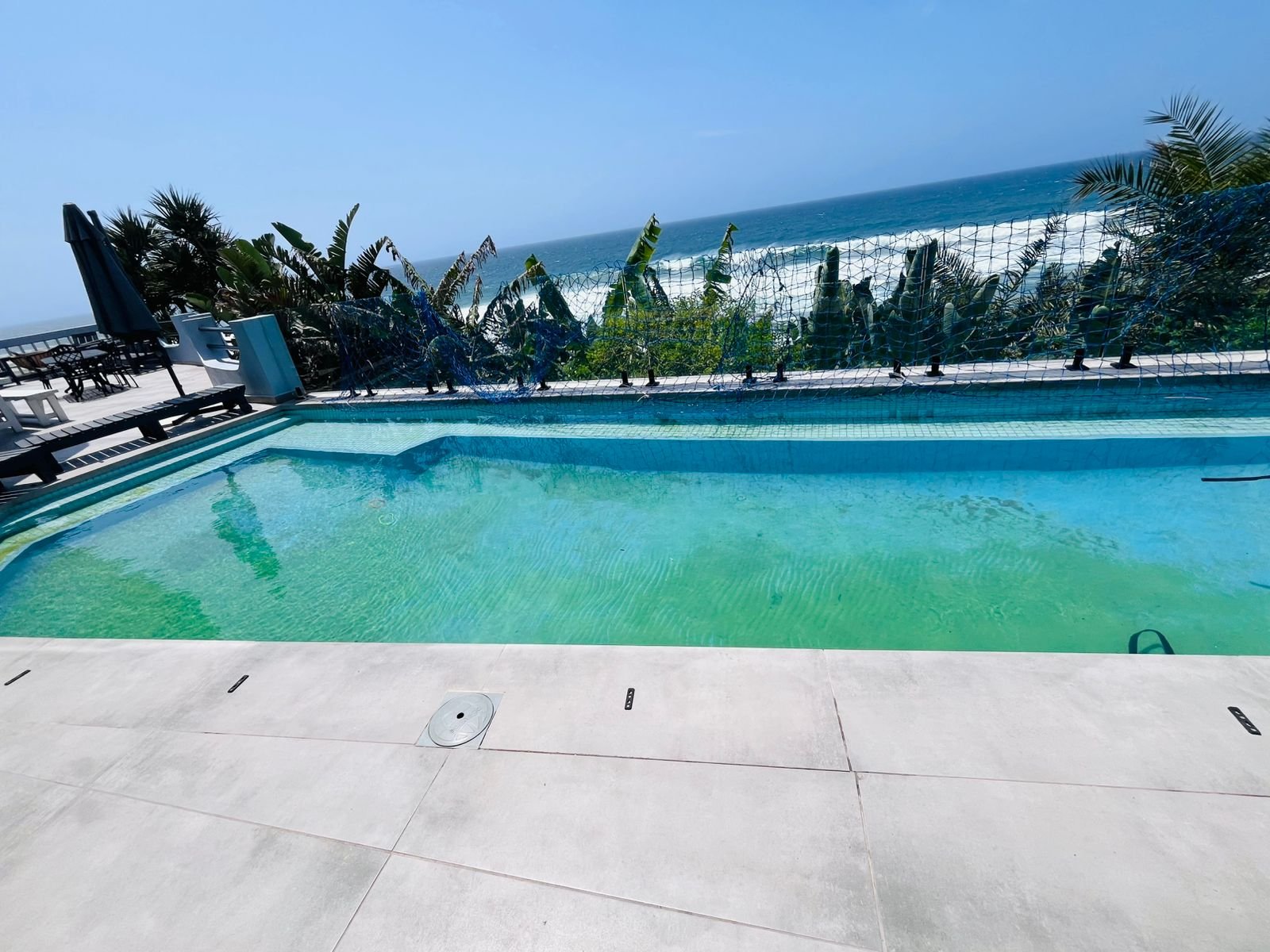 Green algae-filled pool before BallitoPools service